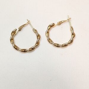NWOT Gold Tone Hoop Earrings